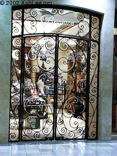 curlicue door deco