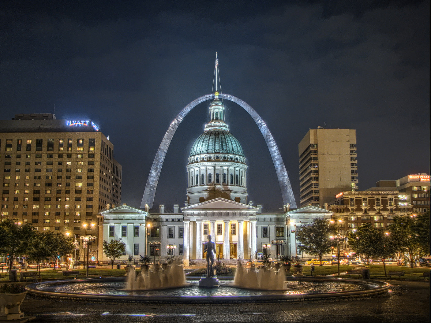 St Louis Arch mult expToneMapped