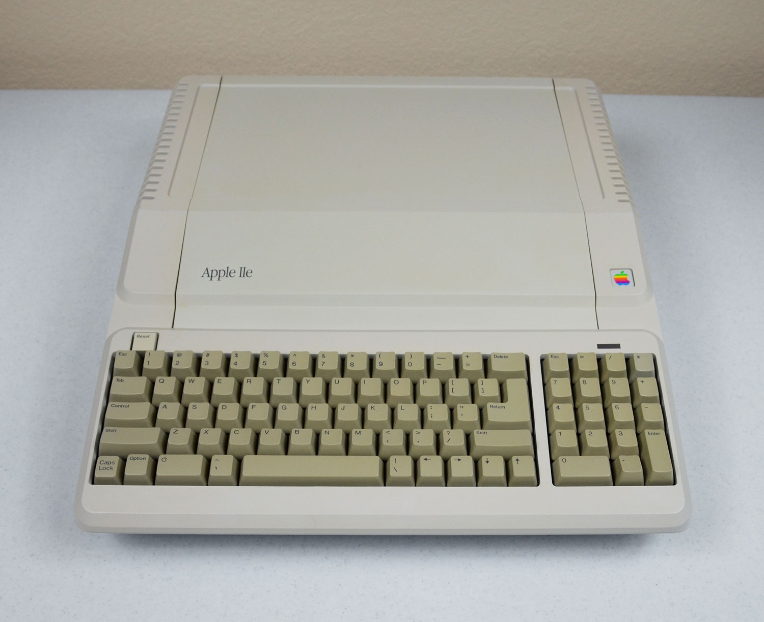 Apple IIe Platinum