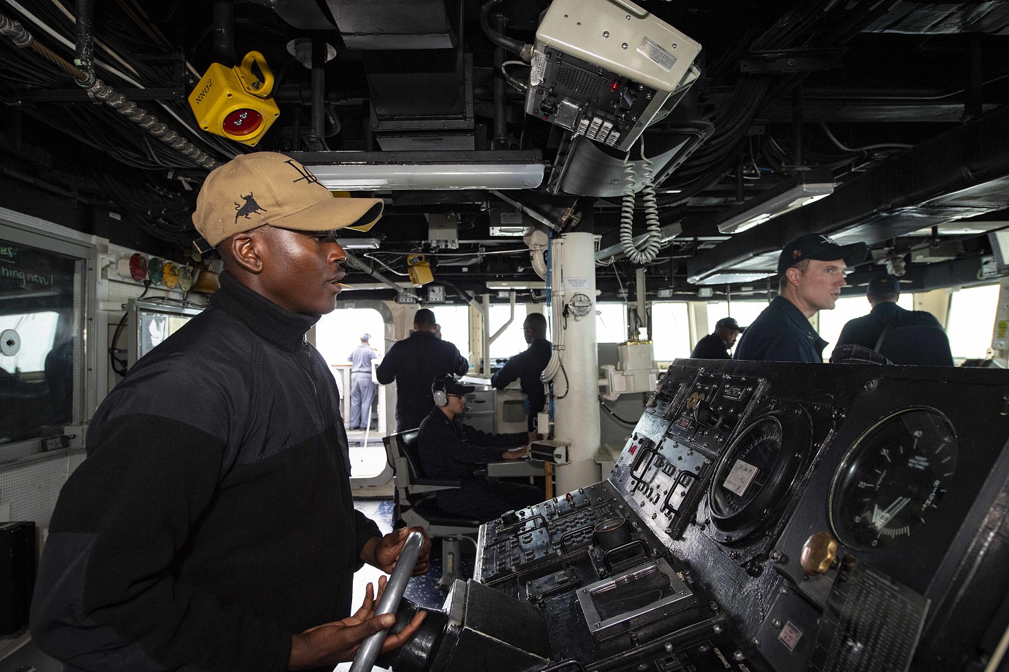 helm USS Donald Cook DDG-75 z8f8c-s1470x980